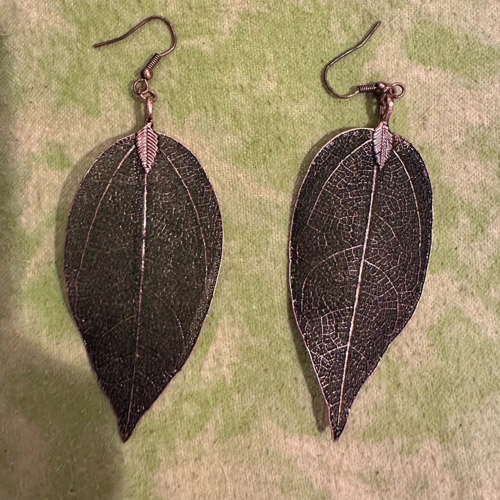 Leaf earrings.
